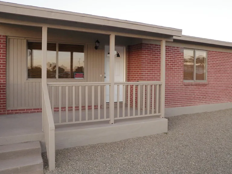 815 E Linden St — Photo 2