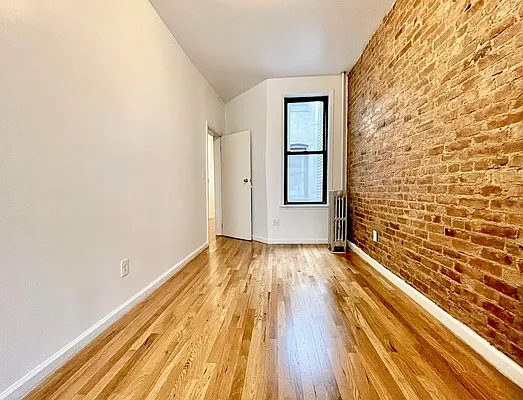 Rented by Parlor Real Estate Corp | media 7