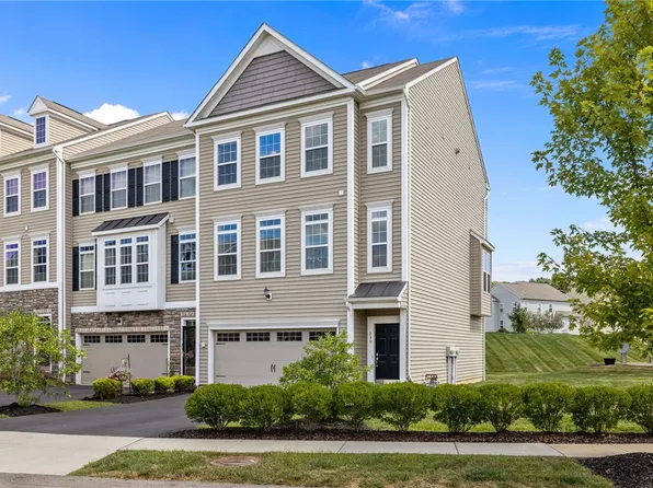 230 Eagle Dr, Cranberry Township, PA 16066