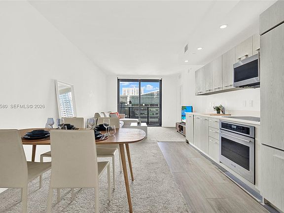5th image of 45 SW 9th St APT 1609