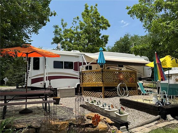 2nd image of 70 Silver Shadow Ln