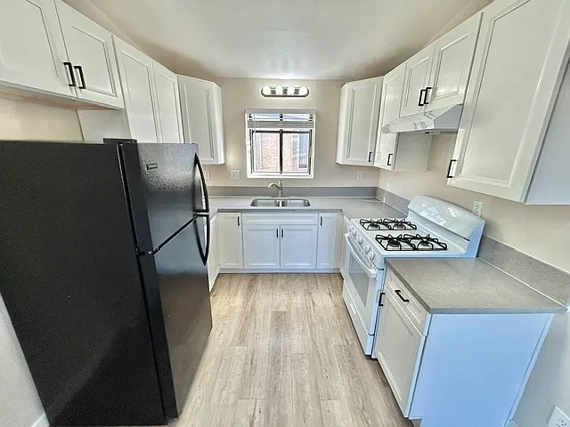 2 bed, 800 sqft, $1,950 — Photo 2