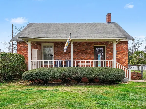 7 Stowe St, Lowell, NC 28098