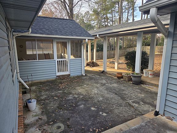 5th image of 898 Sugar Creek Dr SE
