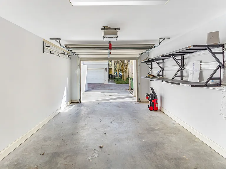 712 Barnard St — Photo 32