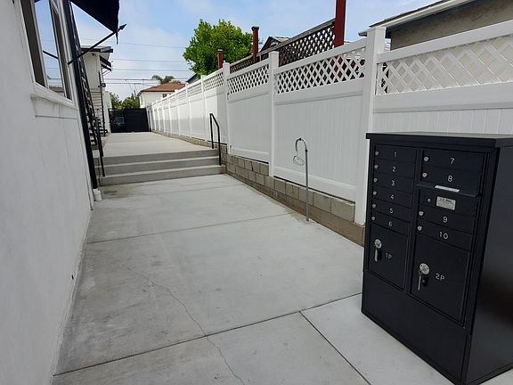 3rd image of 3840 Edna Pl APT 8