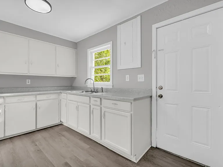 131 Poplar St — Photo 12