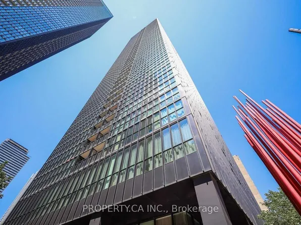 110 Charles St E, Toronto, ON