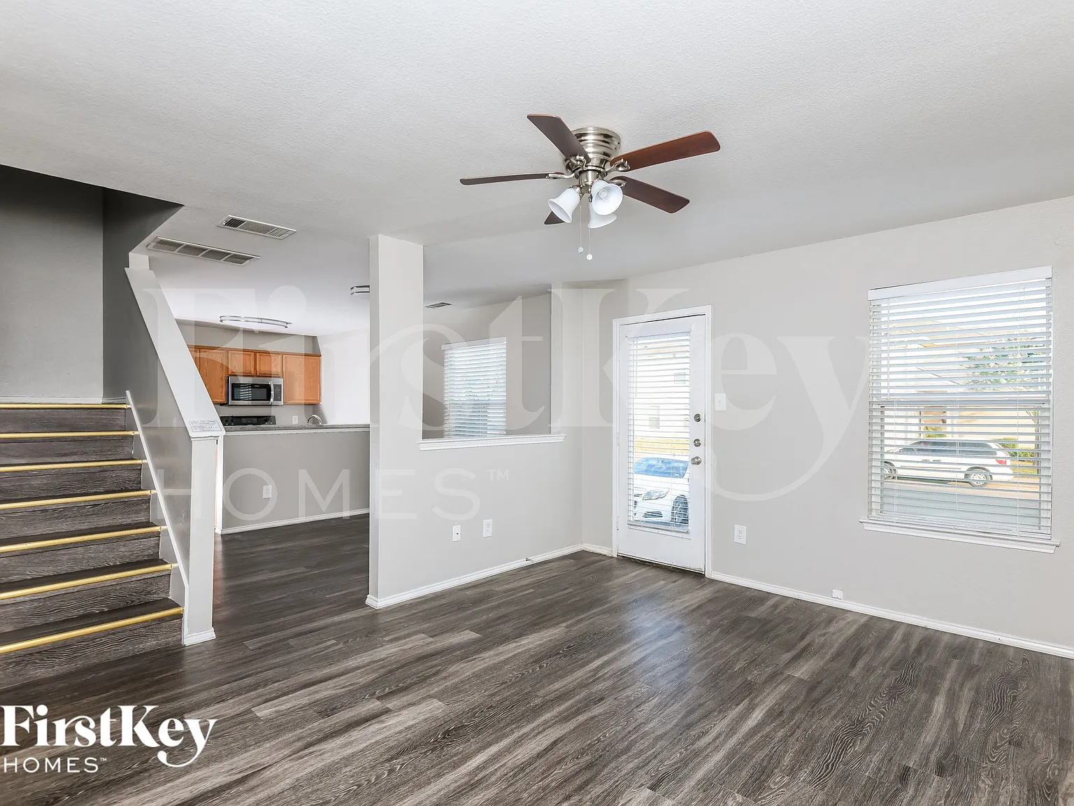 3 bed, 2.5 bath, 1455 sqft, $2,085 — Photo 2