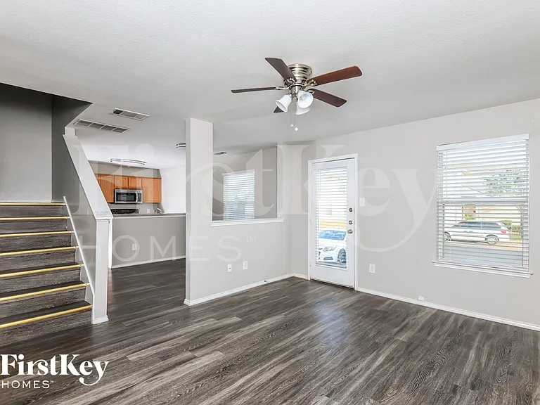 1604 Alcazar Plz — Photo 2
