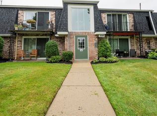46 Foxberry Dr, Getzville, NY 14068