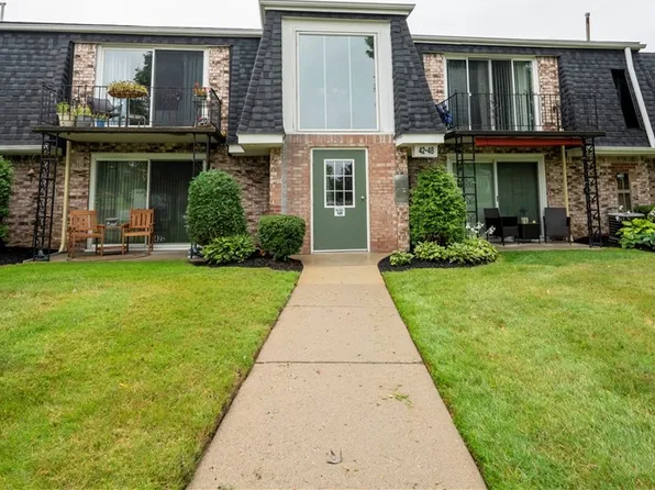 46 Foxberry Dr, Getzville, NY 14068