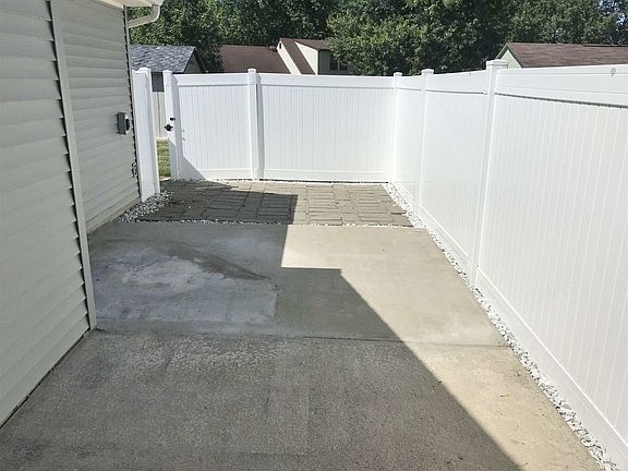5th image of 619 Granada Dr