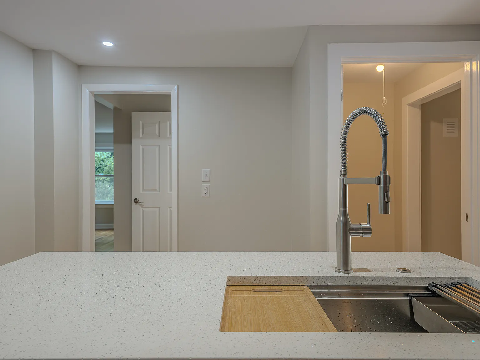 3 bed, 1087 sqft, $1,995 — Photo 4