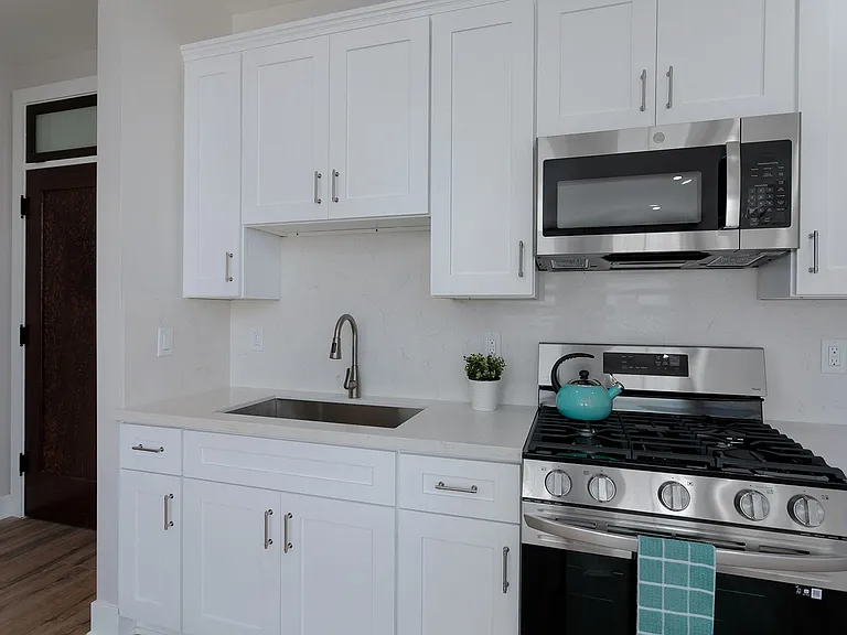 149 S Los Robles Ave — Photo 12
