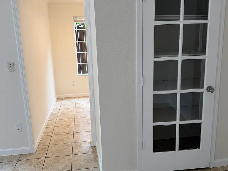 274 Helm Ct — Photo 4