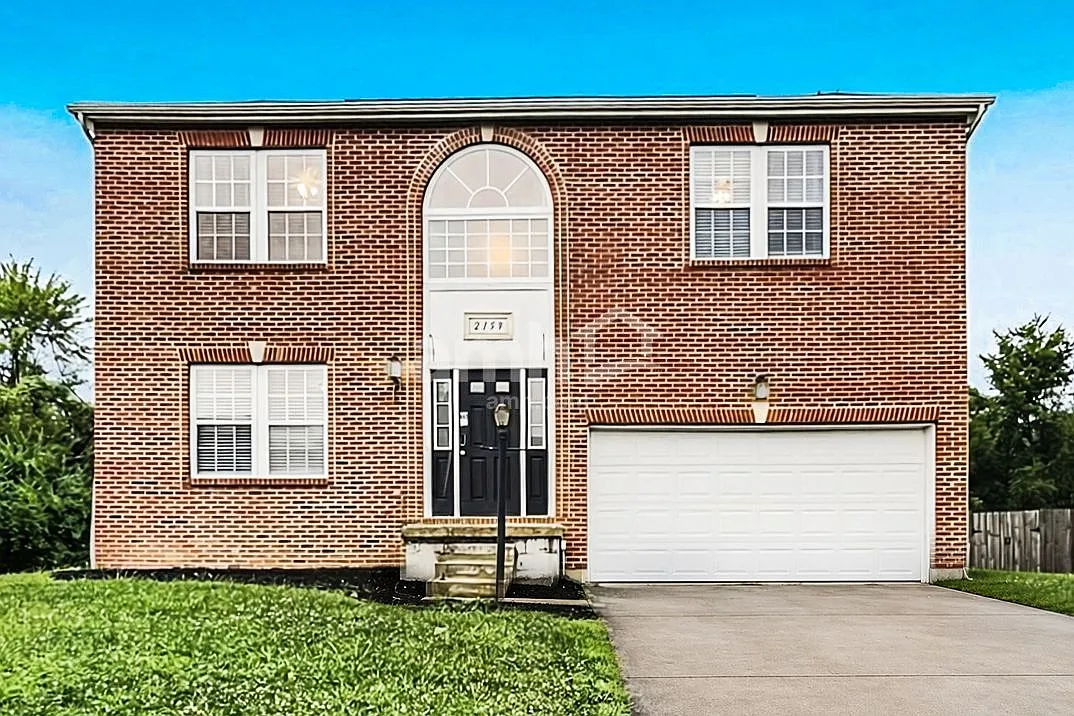 4 bed, 3.5 bath, 3160 sqft, $3,200 — Photo 1