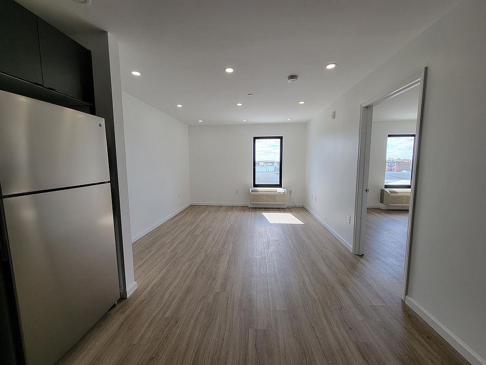 2nd image of 556 Market St #4L