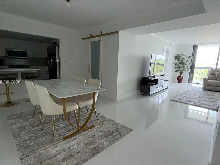2333 Brickell Ave #614 — Photo 31