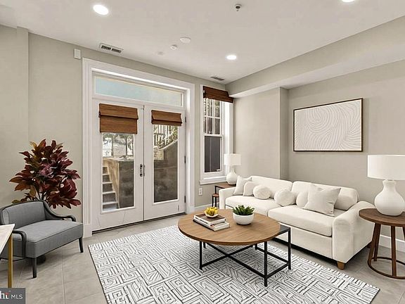 3rd image of 2714 Ontario Rd NW Unit 2