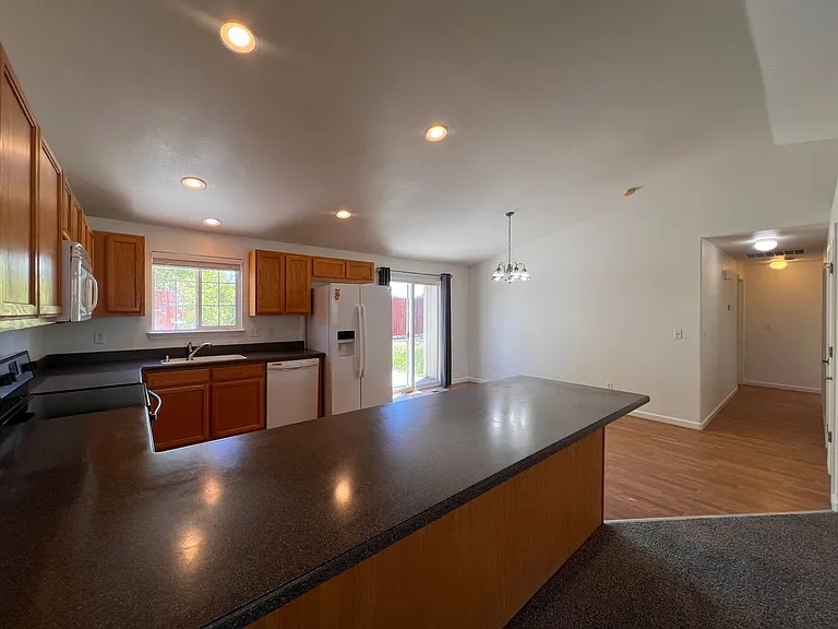 2628 Elizabeth Pkwy — Photo 8