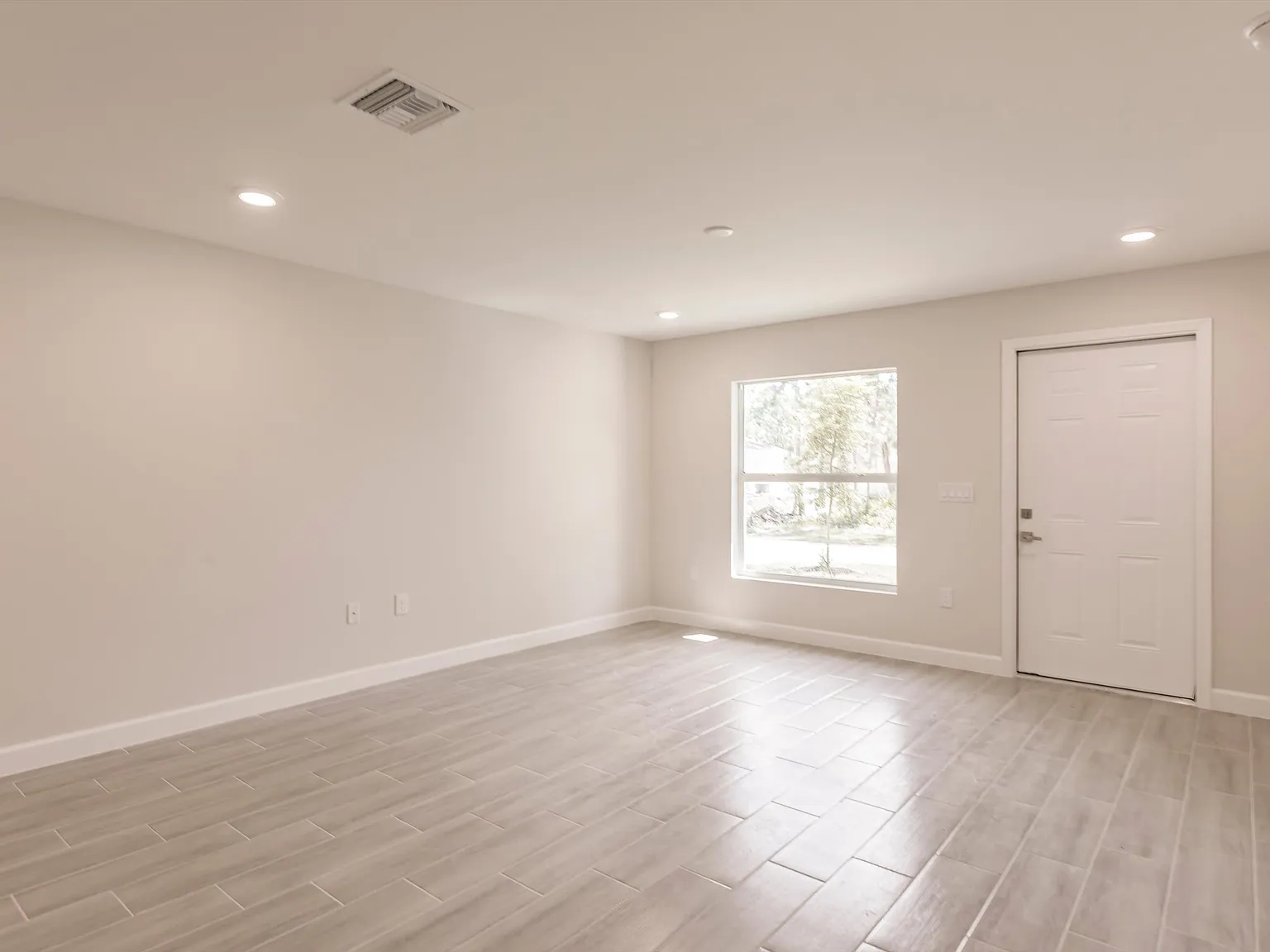 2422 Mae Ave — Photo 3