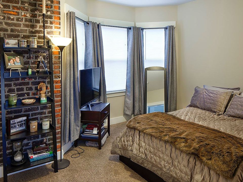 1st image of 2021 SW Morrison St #35aff8fad