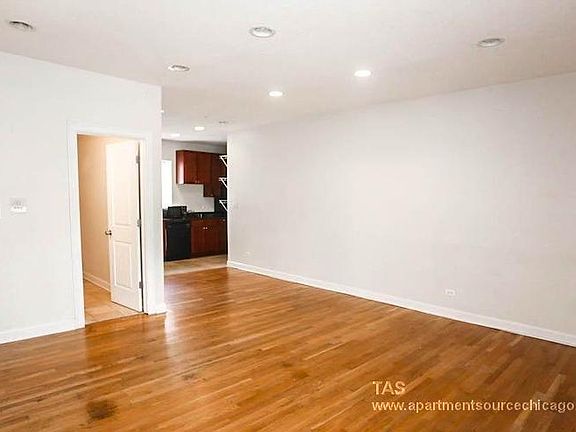 3rd image of 3918 N Pine Grove Ave APT 1
