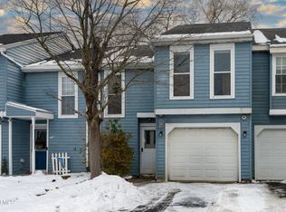 7 Fox Hollow Sq, Cohoes, NY 12047