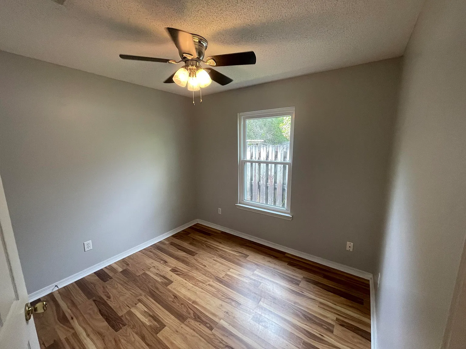 3 bed, 1074 sqft, $1,900 — Photo 3