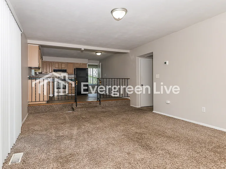 320 Blairwood Dr — Photo 5