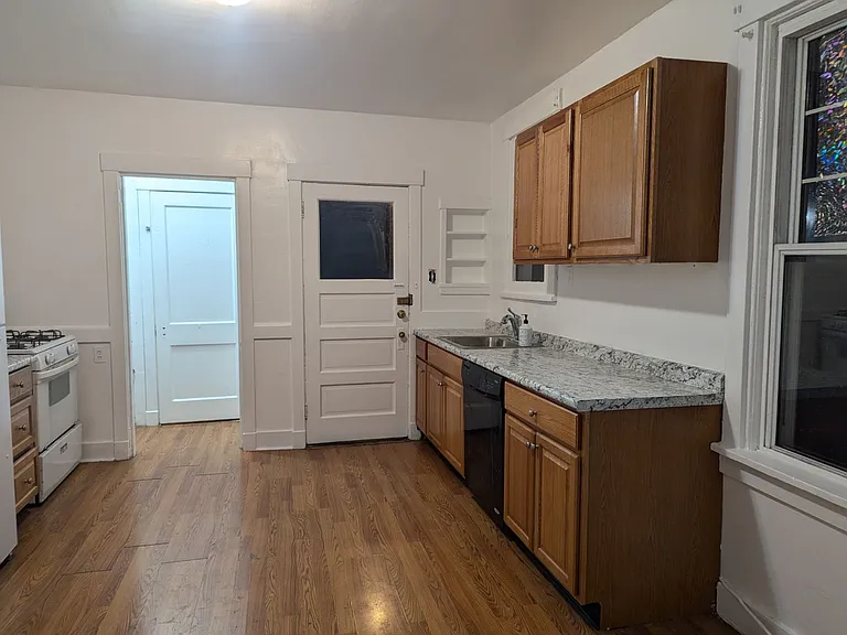 435 Pearl St #2 — Photo 4