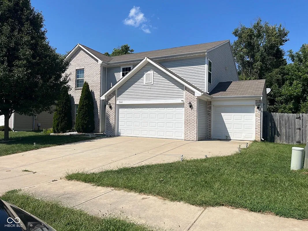 5 bed, 4.0 bath, 3200 sqft, $2,400 — Photo 2