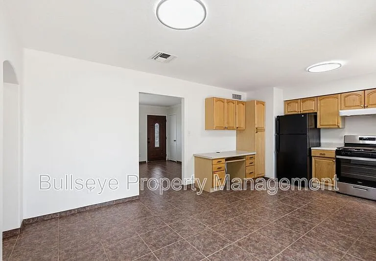 250 E Park Ave — Photo 8