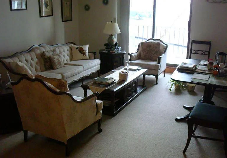 566 Washington St #5 — Photo 4