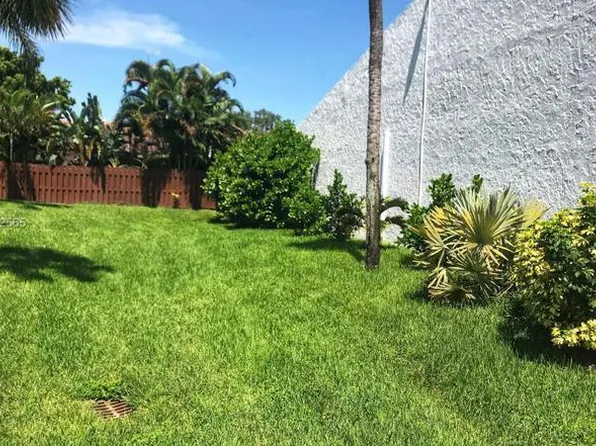 414 NE 195th St #414, Miami, FL 33179