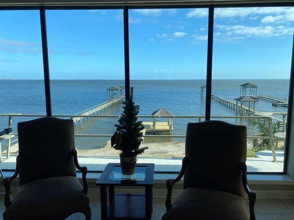1443 Bayshore Dr