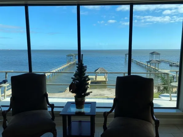 1443 Bayshore Dr, Kemah, TX 77565