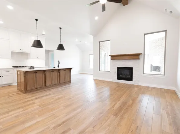 9316 NW 118th St, Yukon, OK 73099