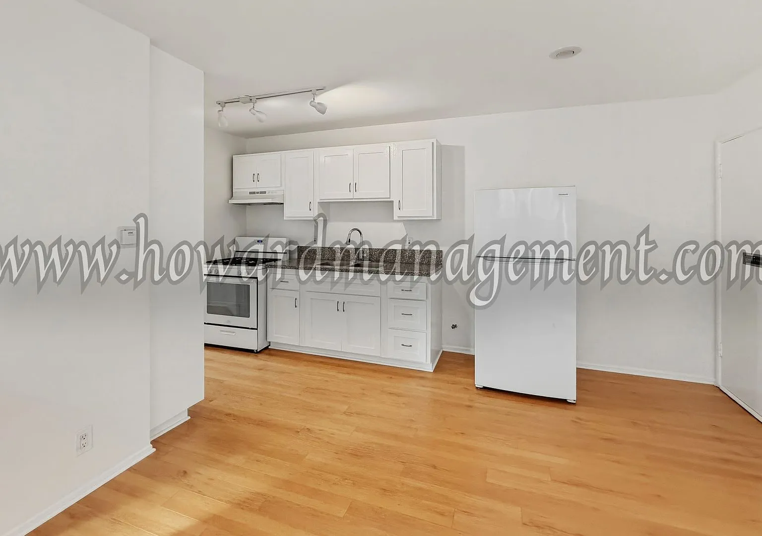 3717 Los Feliz — Photo 2