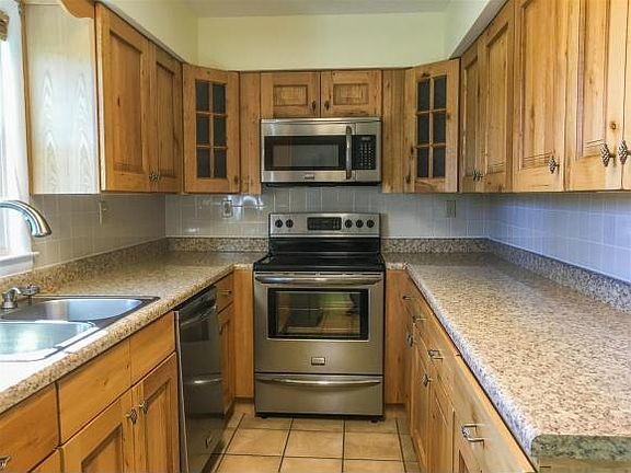 3rd image of 219 Spruce Dr