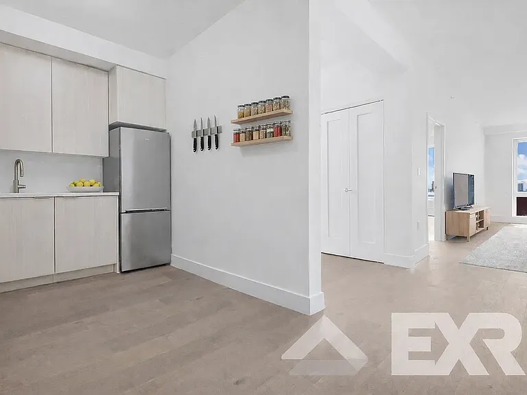 48 Somers St #304 — Photo 1