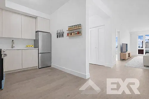 48 Somers St #304 Photo 1