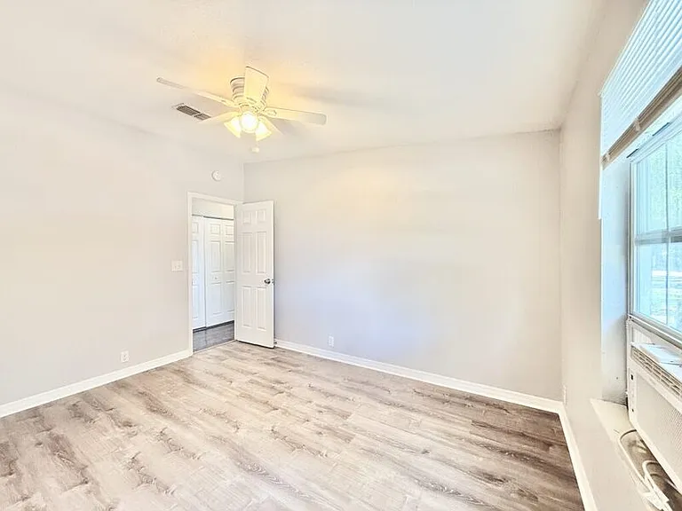 990 E Bay St — Photo 21