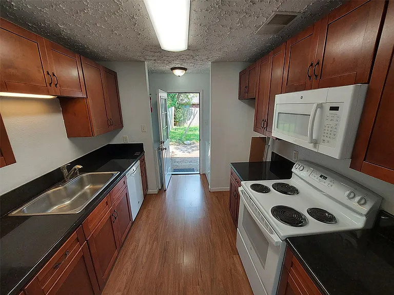 3807 Quiet Place Dr — Photo 36