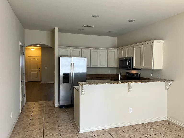 930 Kensington Dr #930 — Photo 4