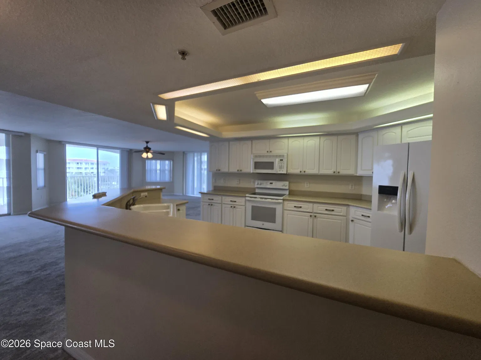 3 bed, 2.0 bath, 2348 sqft, $2,300 — Photo 4