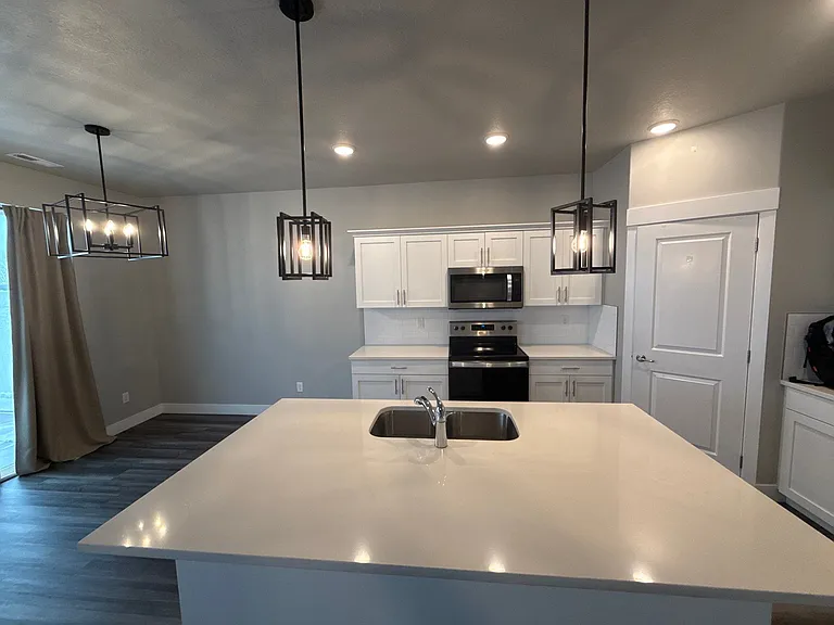 1834 S 1230 W — Photo 3