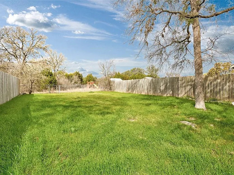 6102 Parkwood Dr #A — Photo 24