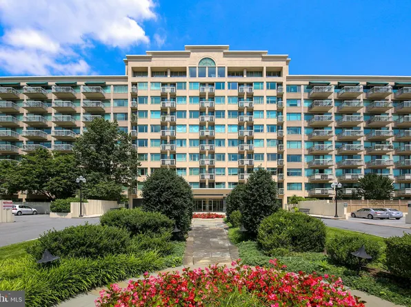 5450 Whitley Park Ter APT 213, Bethesda, MD 20814